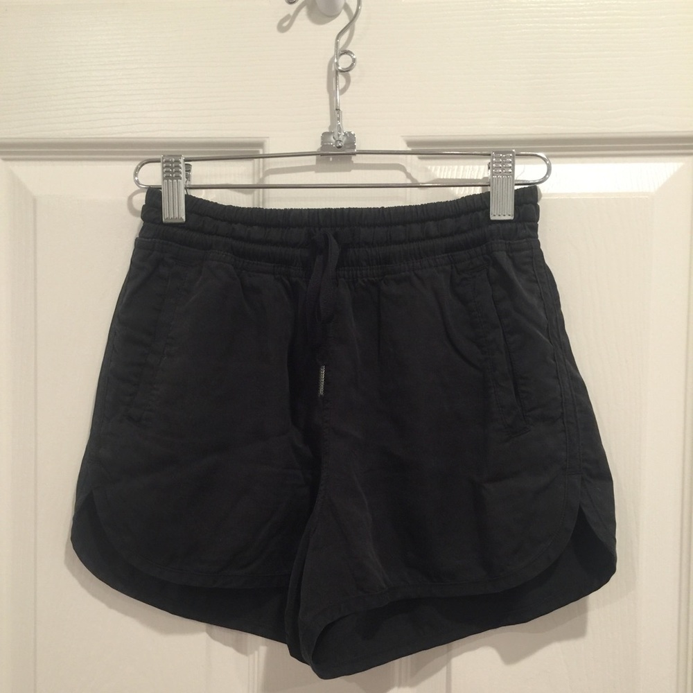 Lululemon black Lululemon Varsity festival short