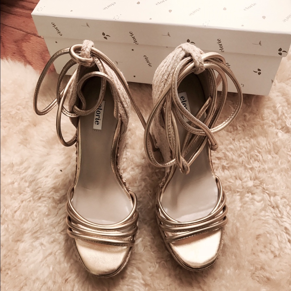 ELOIRE gold wedge sandals BRAND NEW! Size 6.