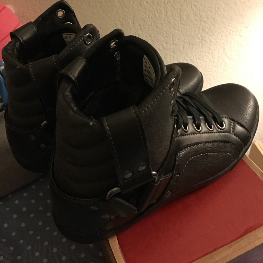 Guess men's shoes size 8