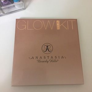 Anastasia glow kit