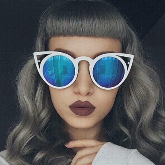 Accessories - New Vintage Cat Eye Sunglasses With Pouch