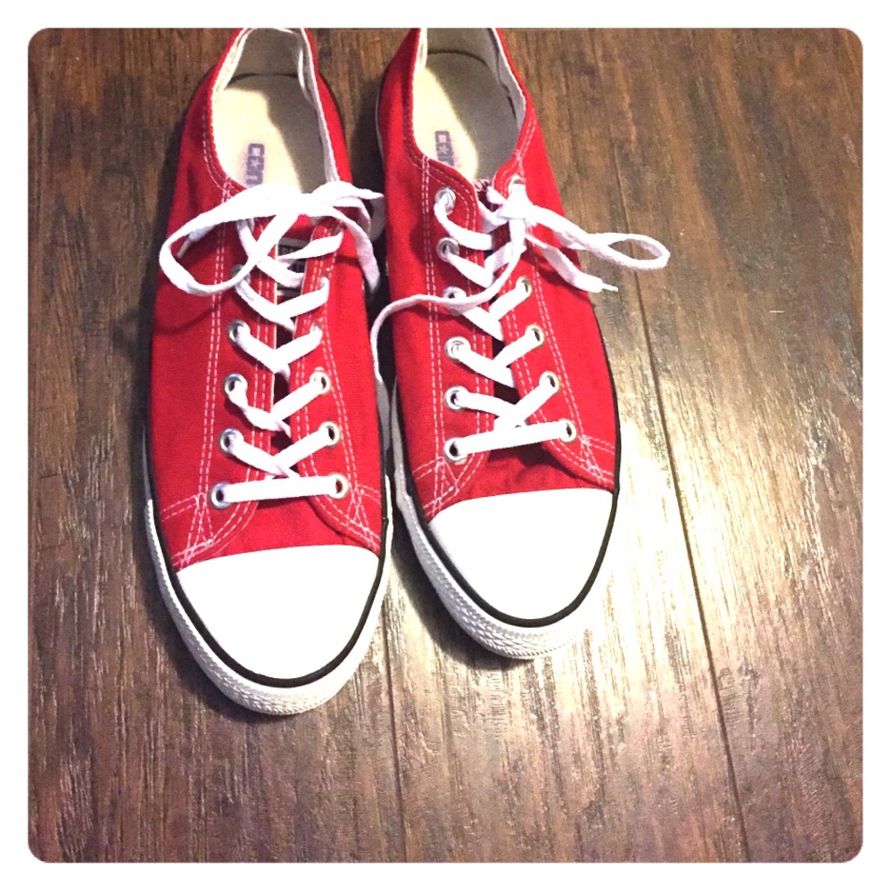 Red low top converse