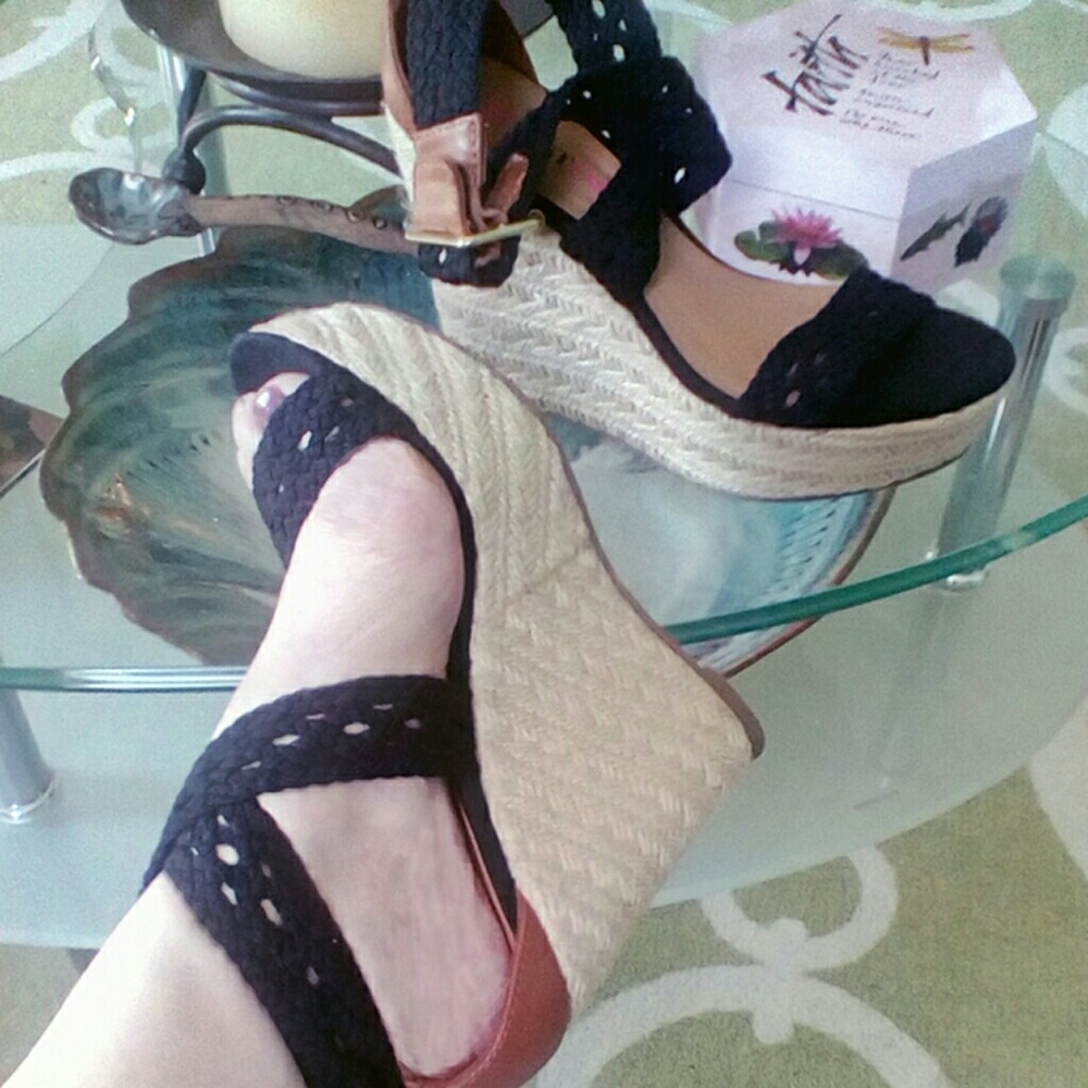 Black Wedges (Final price, no offers!!!)