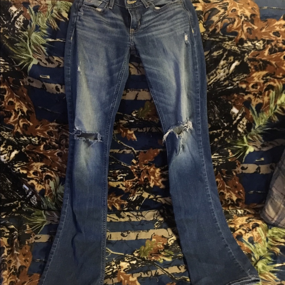 Hollister jeans waist is size 24 the length is 33