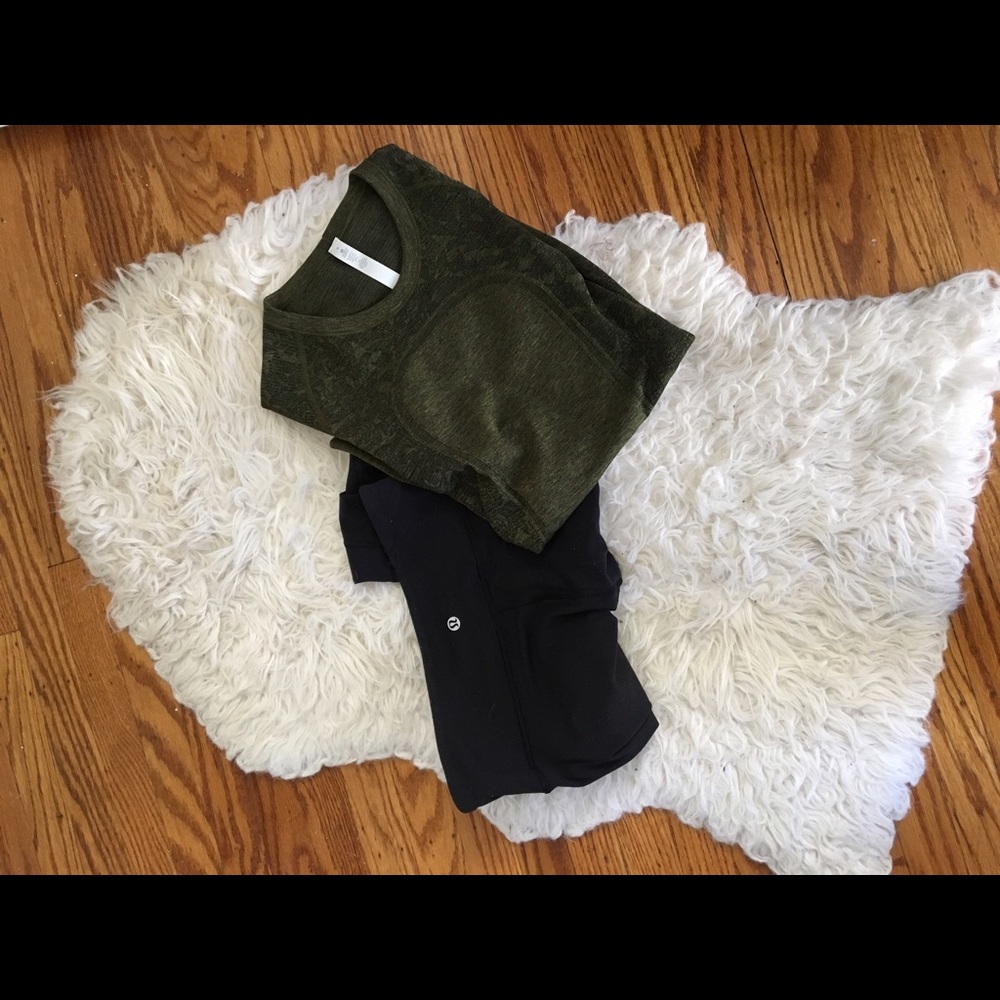 Lululemon Size 6 Short Sleeve