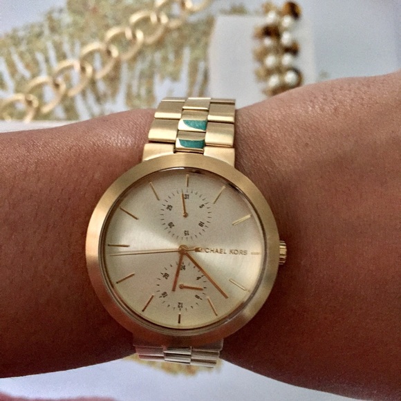 Michael Kors Goldtone Garner Watch NWT - Picture 3 of 4