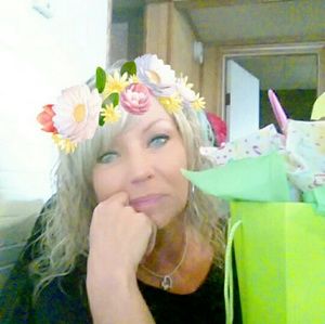 Meet your Posher, Dee