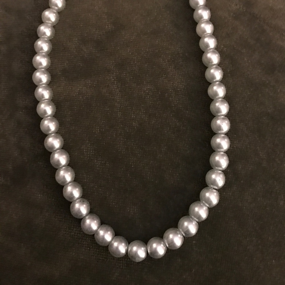 Blue pearl necklace