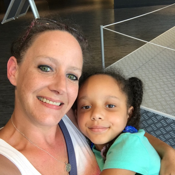 Meet your Posher, Melissa - Picture 2 of 4