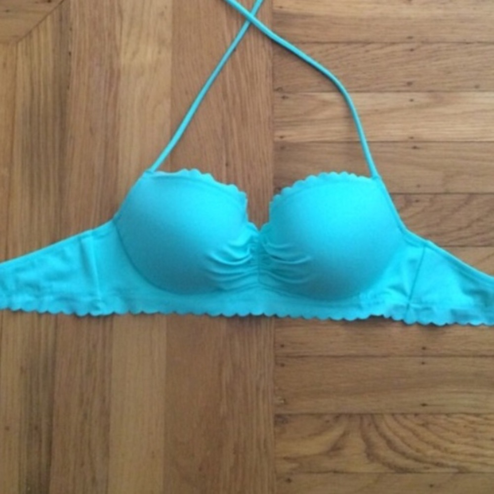 32C scalloped swim top