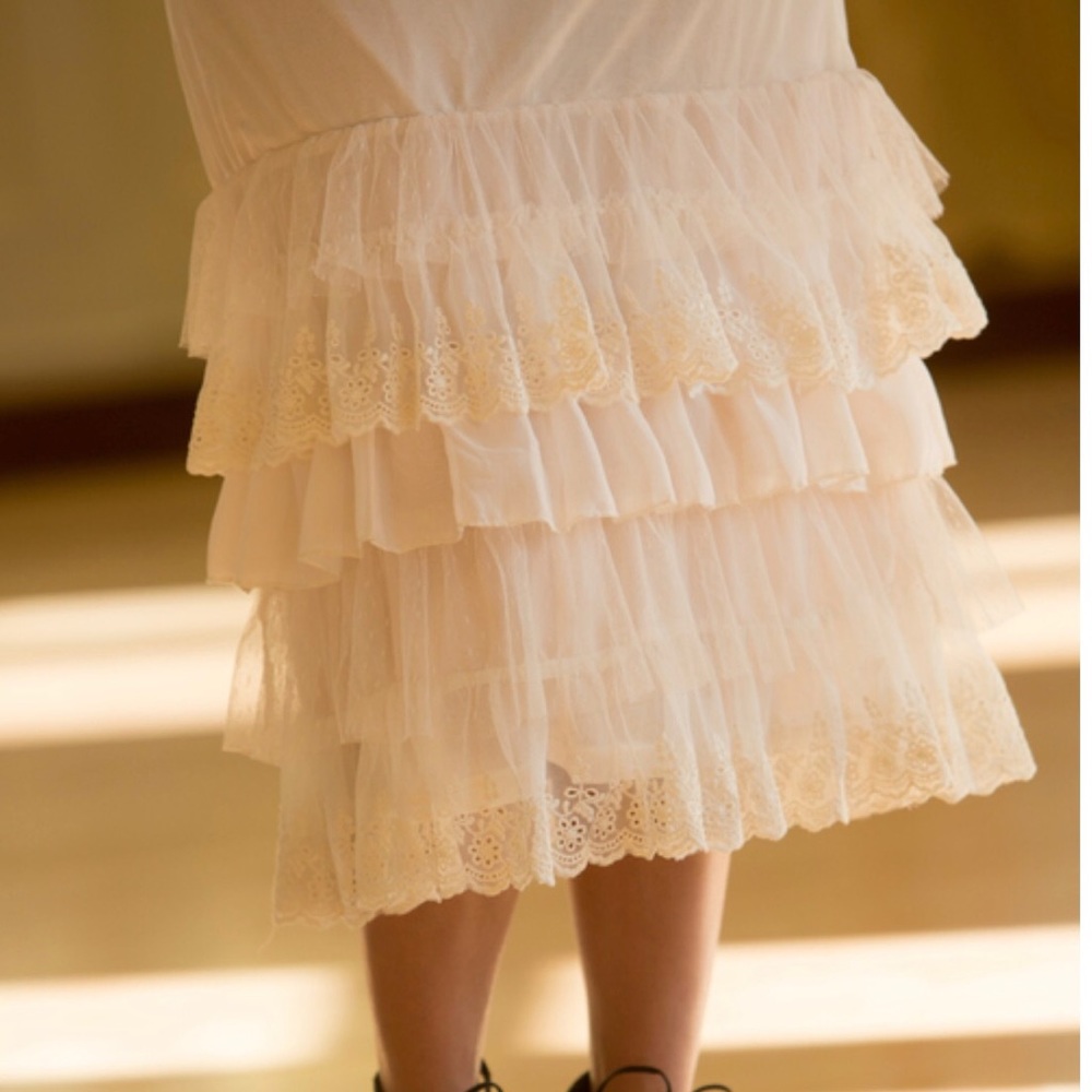 Dainty Jewell Skirt extender.