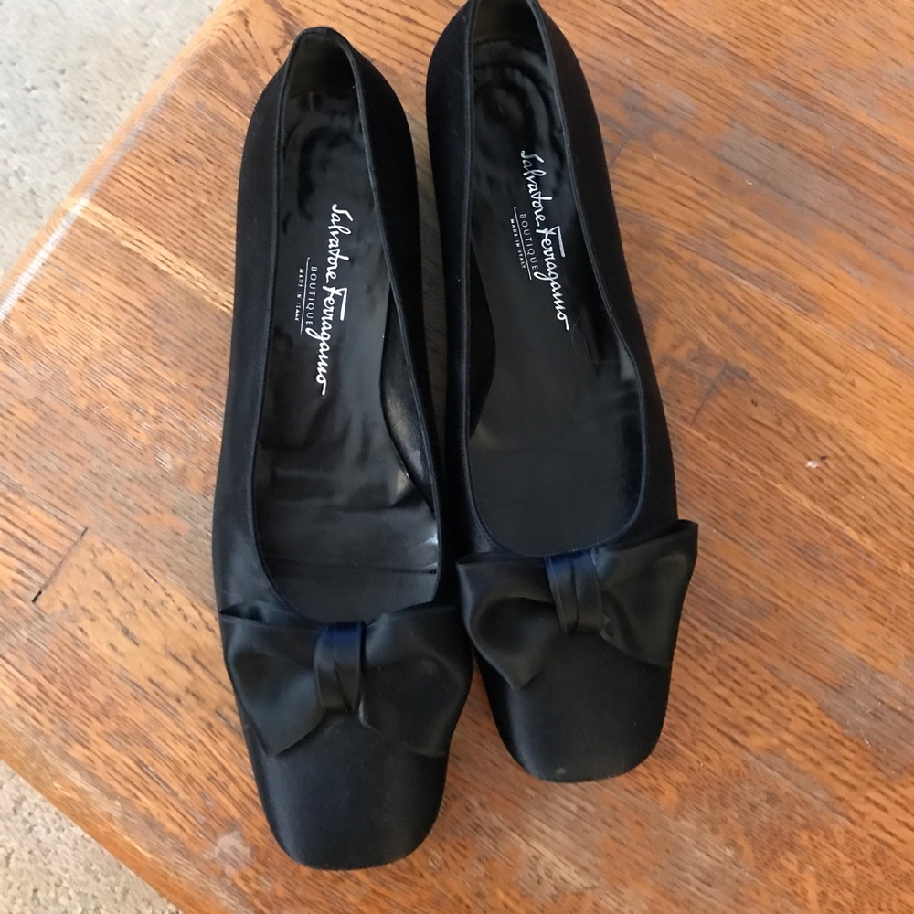 Ferragamo Black flats!