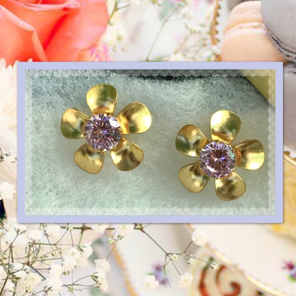 ❣️🌼SUPER CUTE FLOWER STUDS🌼❣️