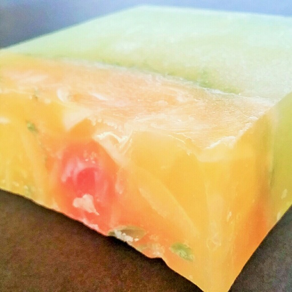 Handmade Glycerin Lemon Soap. 5oz - Picture 3 of 4