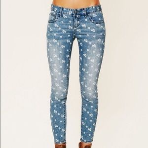 Free People Ditsy Floral Ankle Crop Jeans