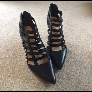 Jessica Simpson strappy pumps 👠 👠