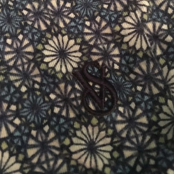 Victoria Secret - Picture 2 of 3