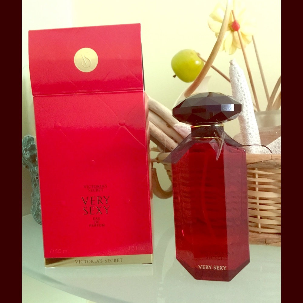 Victoria's Secret very sexy eau de parfum 1.7 fl