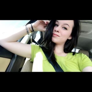 Meet your Posher, Becca