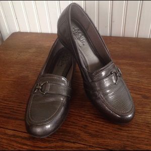 Life stride gray / silver loafers size 7 Life stride gray / silver loafers size 7