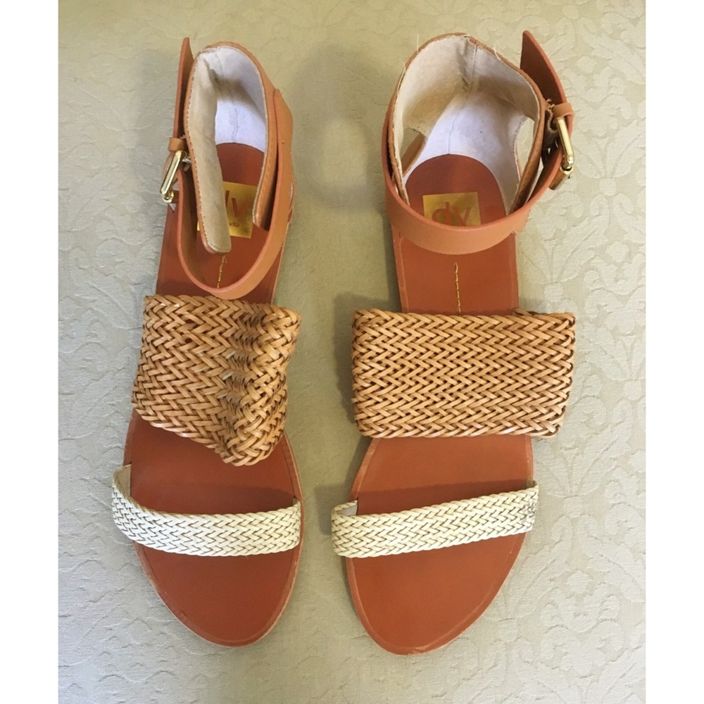 Dolce Vita DV Sandals Flat Size 9.5
