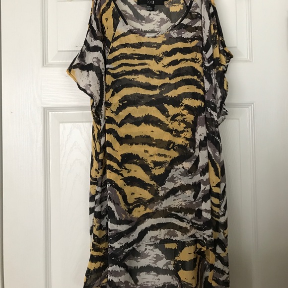 Shoulder cutout forever 22 shirt - Picture 1 of 3