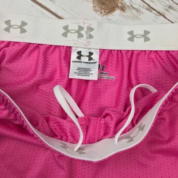 NWOT UNDER ARMOUR Pink Heat Retro Mesh Shorts Med. - Picture 2 of 4
