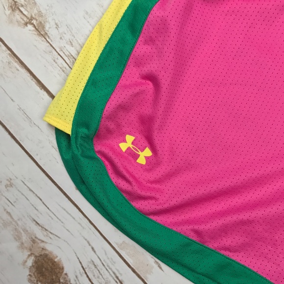 NWOT UNDER ARMOUR Pink Heat Retro Mesh Shorts Med. - Picture 3 of 4