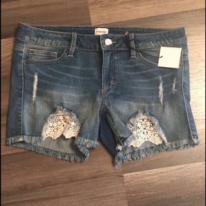 Sneak Peek Lace shorts