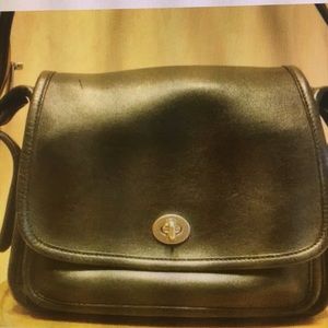 Classic vintage coach shoulder bag  purse.