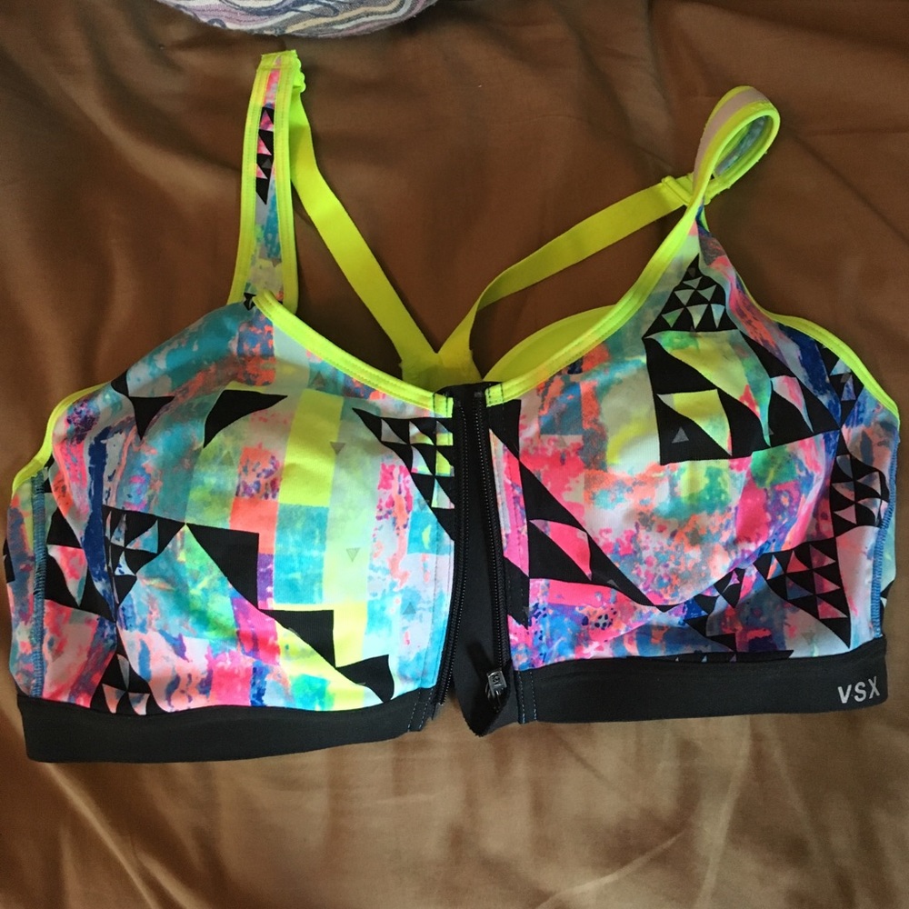 Brand new, never worn Victoria sport sports bra