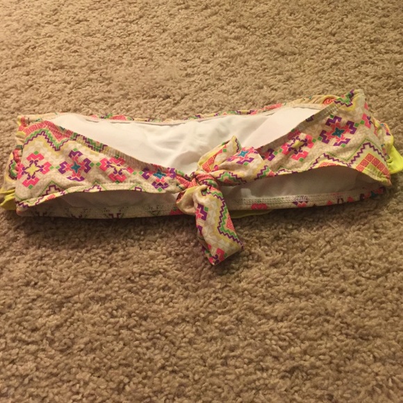 Gianni Bini bathing suit too - Picture 2 of 2