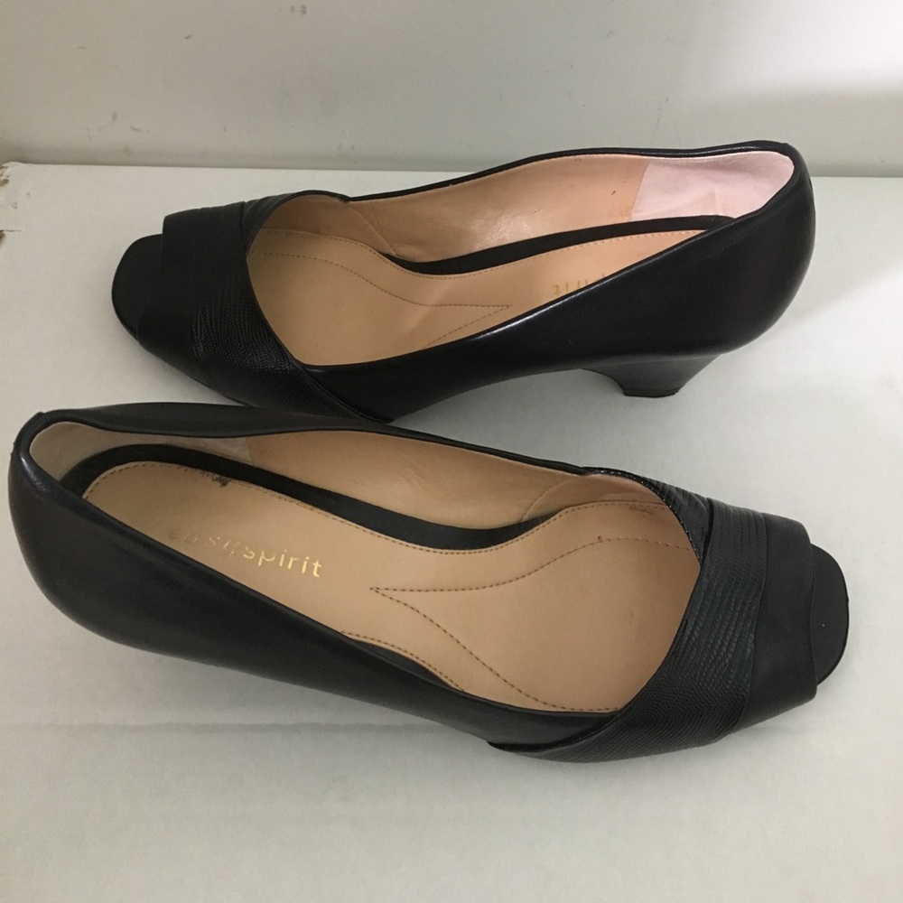 Black Easy Spirit Heeled Pumps