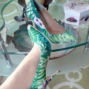 Green Floral Pump