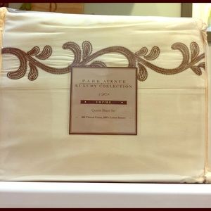 Brand NEW Queen Sheet Set!!