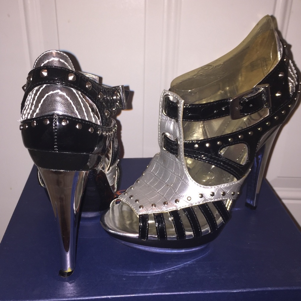 Dereon Entrapment platform heels