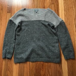 Olivia Sky gray crew neck sweater