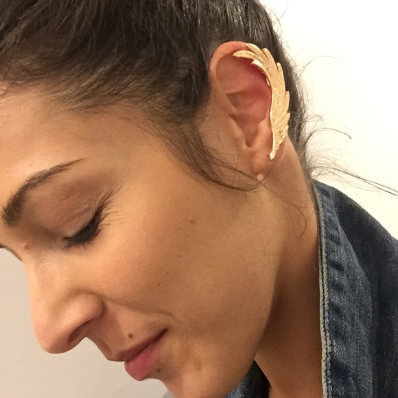 Stunning Angel Cuff Earring - Picture 2 of 5