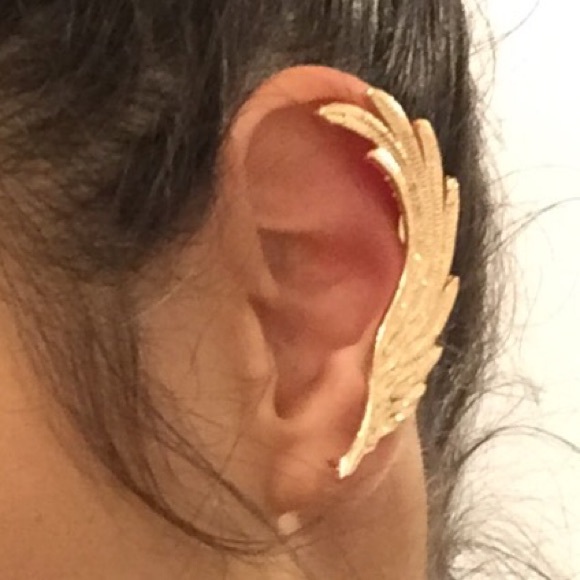 Stunning Angel Cuff Earring - Picture 3 of 5