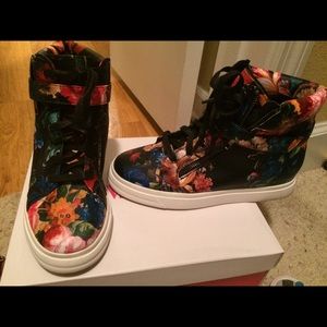 Retro floral shoes