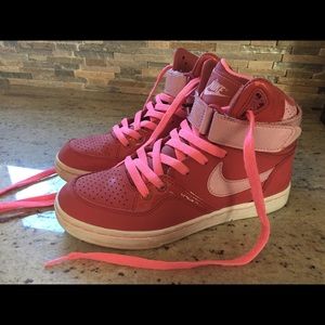 Nike sneakers - size 7