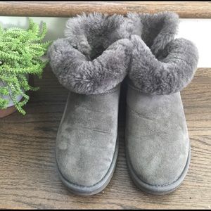 Uggs Short Bailey Button