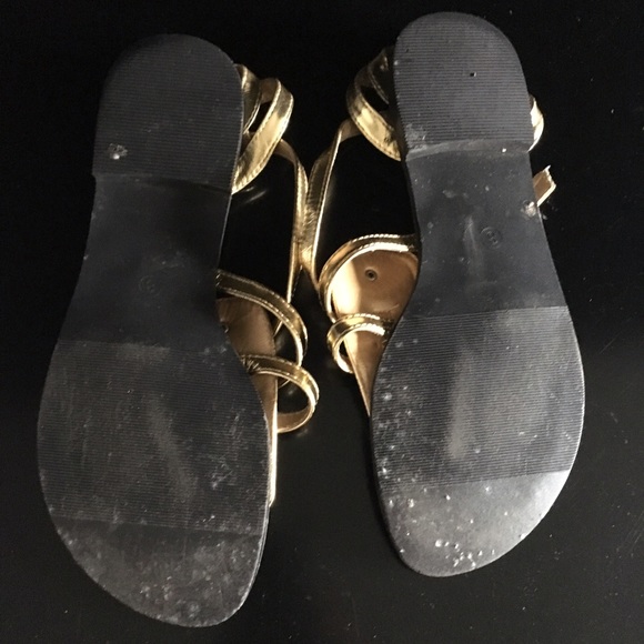 Gold metallic gladiator sandals size 8 - Picture 2 of 2