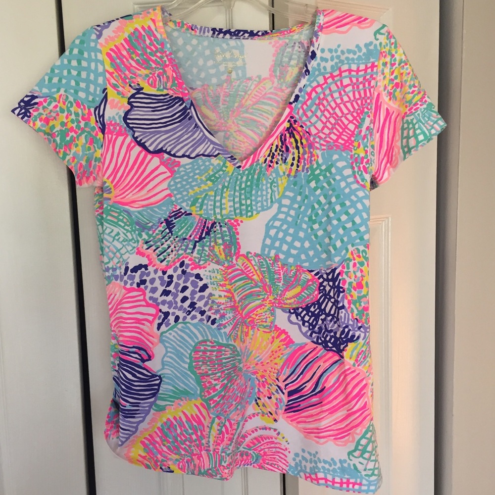 Lilly V-neck Tee