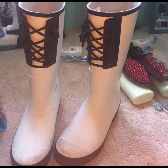 Rain boots - Picture 1 of 4