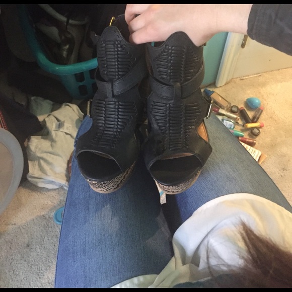 Heels - Picture 2 of 2