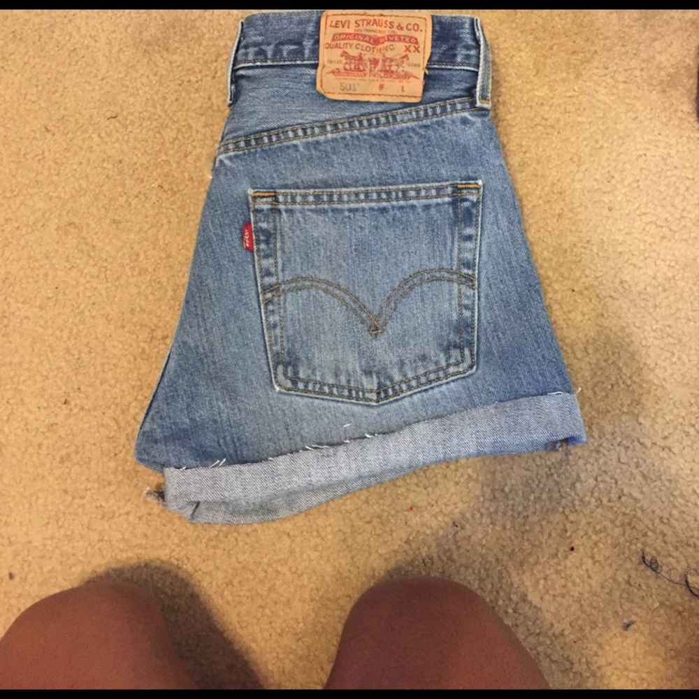 levi high waited vintage shorts fits size 3