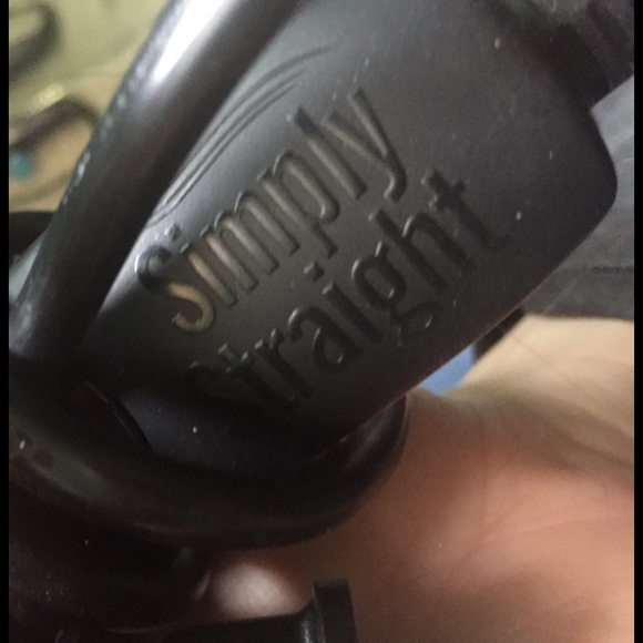 Straightening brush - Picture 1 of 2