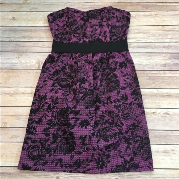 SOLD 💌Small UO Silence + Noise Strapless Dress - Picture 4 of 4