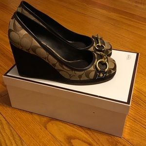 Authentic Coach Issy Wedge!!